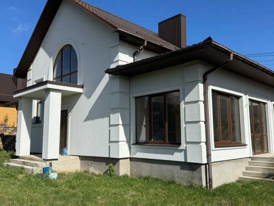 Продам готовий будинок з гаражем в передмісті, супер планування Обарів