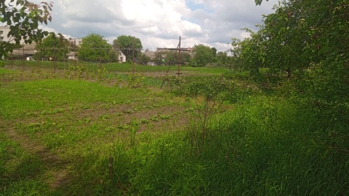 Продаётся под полдома с приусадебным хозяйством - фото 1