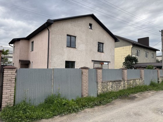 Продам двохповерховий будинок Гаи-Шевченковские