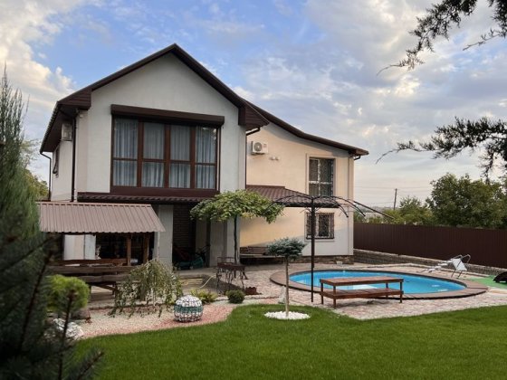 Будинок  для великої сімї, з новим ремонтом. Первомайск