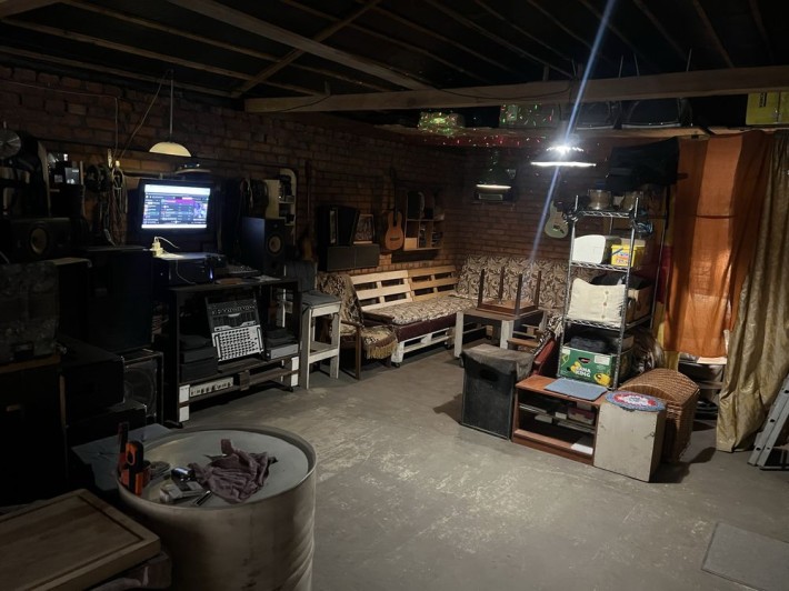 Продам участок 10 соток з будівлями центр міста - фото 1