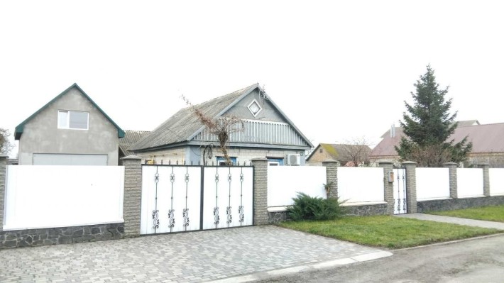 Будинок з новим вел. гаражем і виноградниками в Ч. Слободі (п3) - фото 1