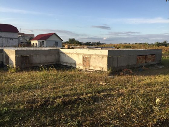 Продам недобудований будинок, земельну ділянку в с. Слобода Червона Слобода