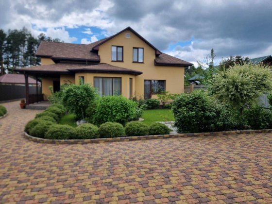 Сучасний будинок в мальовничому місці з виходом на воду у с.Свидівок Свидівок