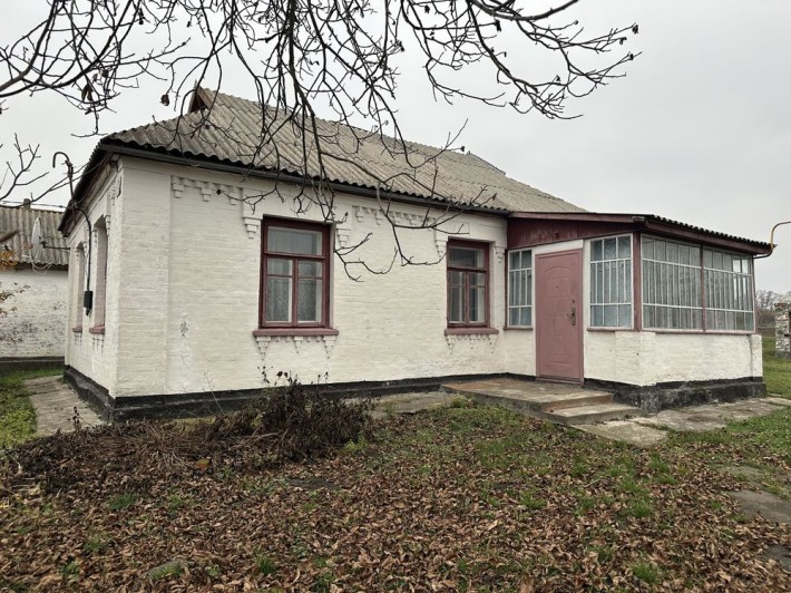 Продам будинок, поруч школа, магазини, зупинка, газ є, м.Жашків, город - фото 1