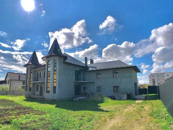 Продаж будинку в с. Чагор. 400м2 (вул. Спортивна) + ділянка 10 соток Чагор