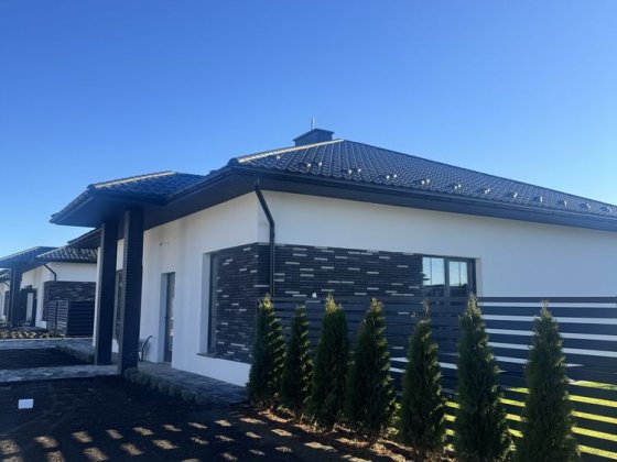 Будинок поруч з містом Великий Кучурів