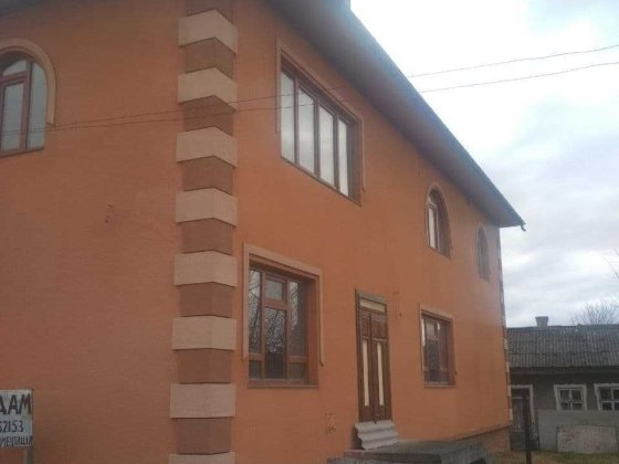 Продається двоповерховий житловий будинок Лужаны