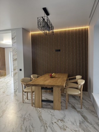 Новий будинок хай-тек з ремонтом - фото 1