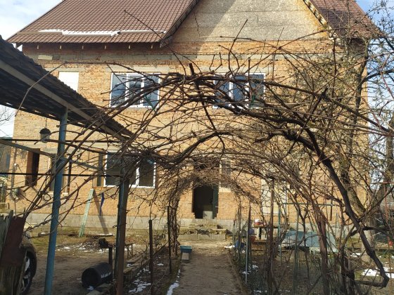 Дом на этапе строительства Бровары