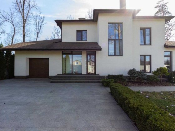 Продам 320 м² комфорту в Бучі — гараж, підвал, екологічне опалення. Буча