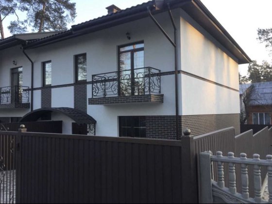 Продам кутовий таунхаус 111 м² у Лісовій Бучі. Мінімальне оформлення Буча