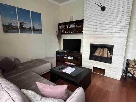 Будинок де вам буде тепло і автономно! Буча! З ремонтом та гаражем! Буча