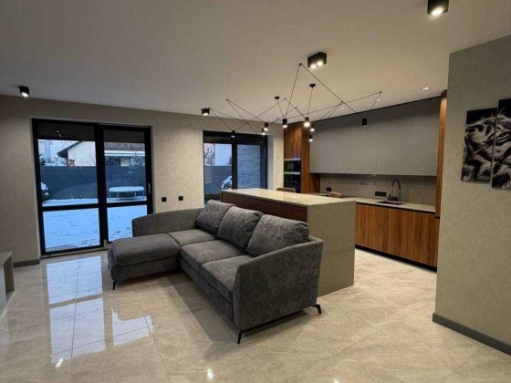 Продаж сучасного дуплексу, Лєтра Біла Церква