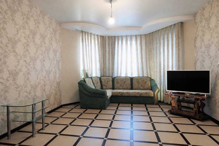 Продам будинок з ремонтом 227 м2,низька ціна, 10 соток,Торгмаш без % - фото 1