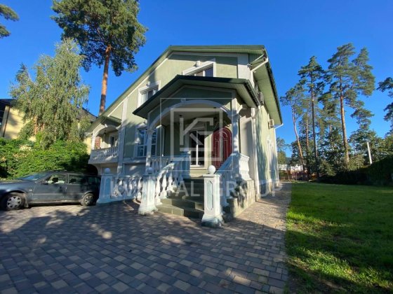 Пропонується до продажу сучасний та просторий будинок площею 400 м² Буча