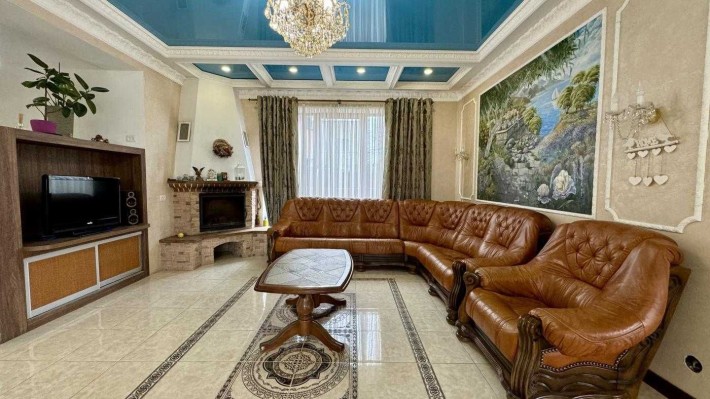 Будинок-фортеця у Бучі з бомбосховищем та басейном! - фото 1