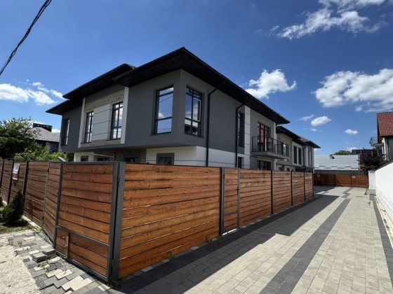 Продам 2-х поверховий Таунхаус із терасою, готовий до ремонту Івано-Франківськ