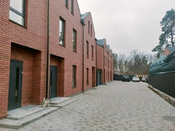 Таун хаус в лісовій Бучі, таун хаус під ремонт біля школи Буча