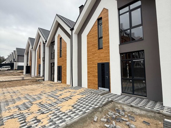 Продам Таунхаус в Лісовій Частині Міста. Передні Двори Ділянка 1.7 сот Ірпінь