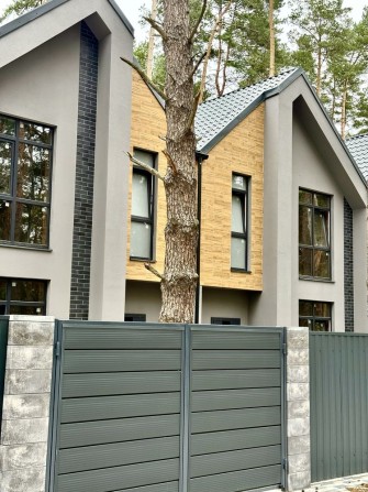 Таунхаус в центрі Бучі! Розмежовані окремі двори - фото 1