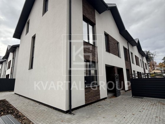 Шикарний таун в центрі, таун хаус під ремонт, кутовий таун Ірпінь