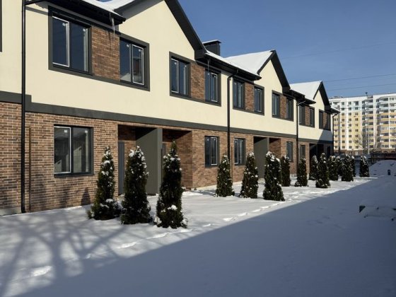 Таунхаус з великою ділянкою в Бучі, поруч школа - розвинений район Буча