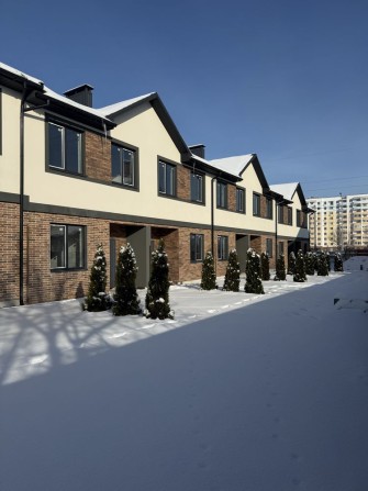 Таунхаус з великою ділянкою в Бучі, поруч школа - розвинений район - фото 1