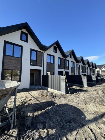 Таунхауси в закритому КМ! Центральні комунікації! ГАЗ! Інфраструктура! - фото 1