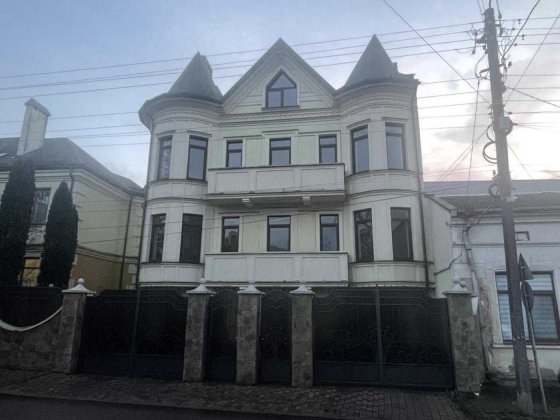 Продаж ексклюзивного будинку з ремонторм в центральній частині міста Івано-Франківськ
