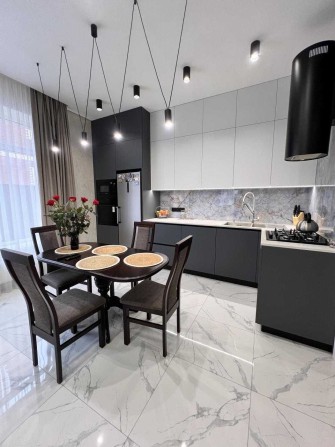 Продам БУДИНОК з сучасним ремонтом. ГАЗ. 4 спальні. 5 соток. - фото 1