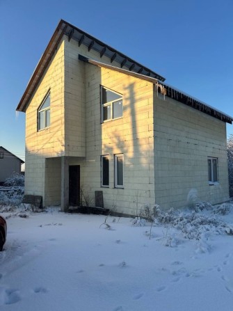 Будинок в Бучі з комунікаціями ділянка 5 соток - фото 1