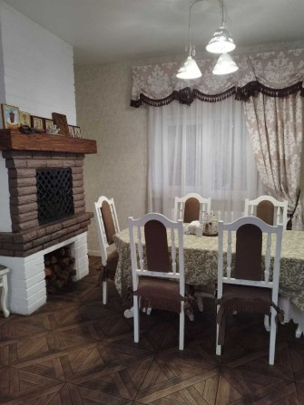 Просторий сімейний будинок у Бучі з терасою та гостьовим будинком - фото 1