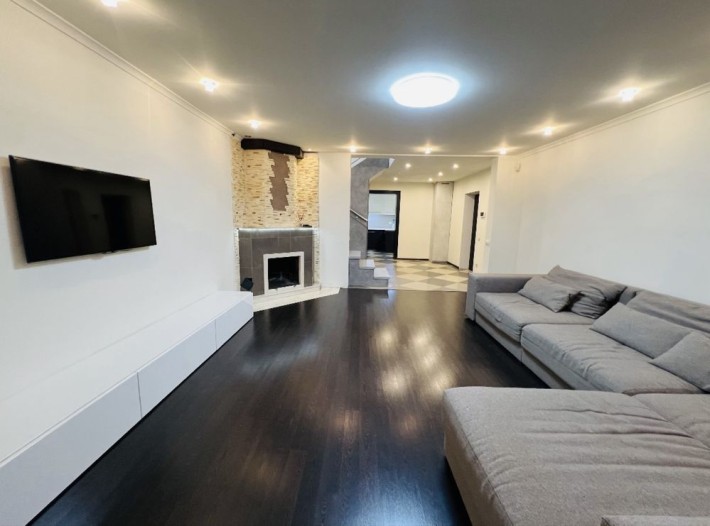 БЕЗ КОМІСІЇ, будинок з РЕМОНТОМ, меблями і технікою, заходь і живи - фото 1