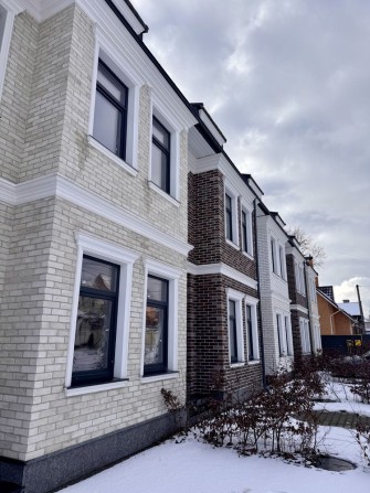 Таунхаус з закритою територією - фото 1