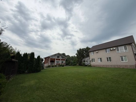 Будинок у м. Буча з гостьовим будинком Буча