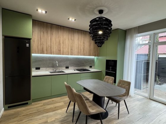 Продам шикарний таун в Лісовій Бучі Буча