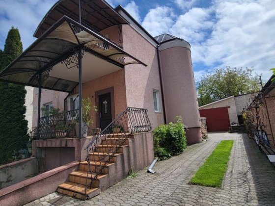 Продаж будинку від власника район вул.Лвівської/гараж з оглядовою ямою Луцьк