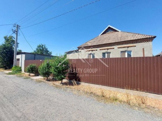 Продаж будинку з гаражем у центрі міста по вул.Кравченка Кривой Рог