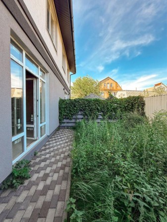 Таун з документами в центрі Бучі, Недорого! - фото 1