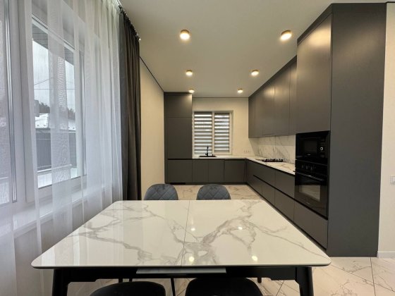 Дуже гарний будинок з меблями в м.Буча Буча