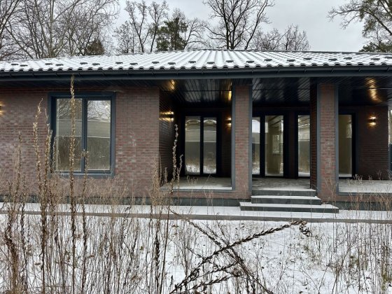 Будинок неподалік центру , в лісовій частині Бучі Буча