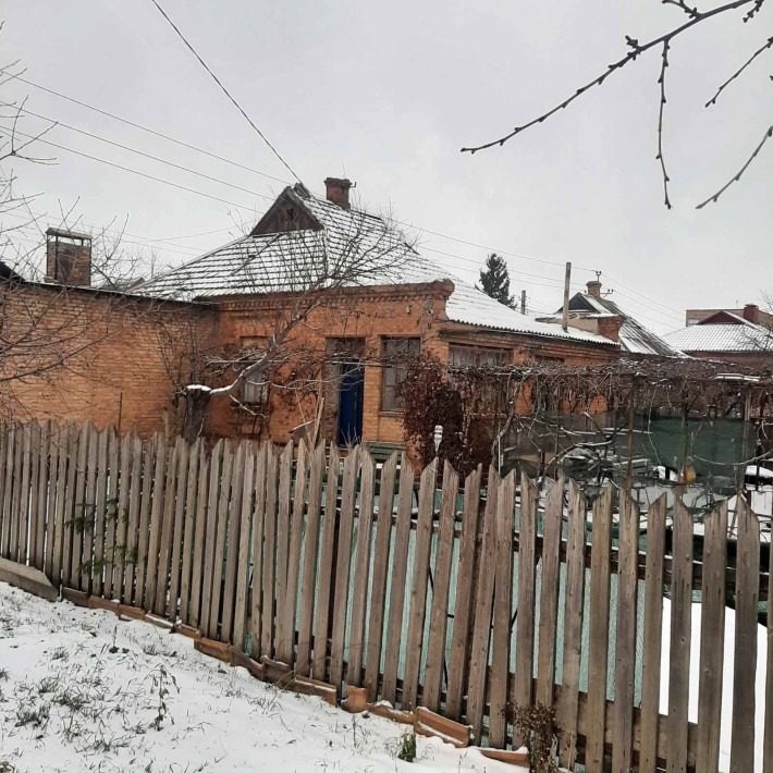Продаётся пол дома в ц.Городском районе - фото 1