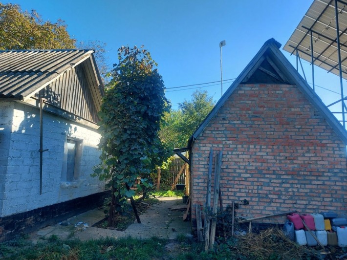 Продам будинок з земельною ділянкою - фото 1