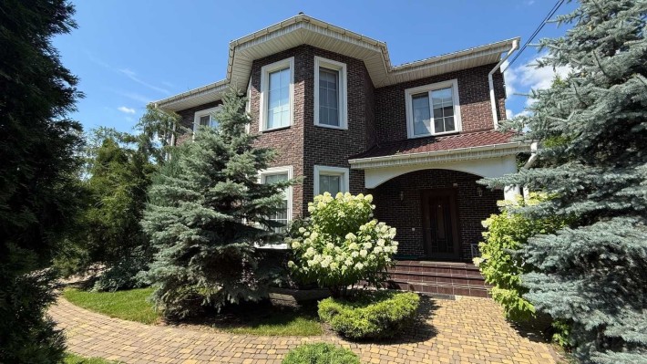 Продаж будинку в центрі Бучі з басейном та ландшафтним дизайном - фото 1