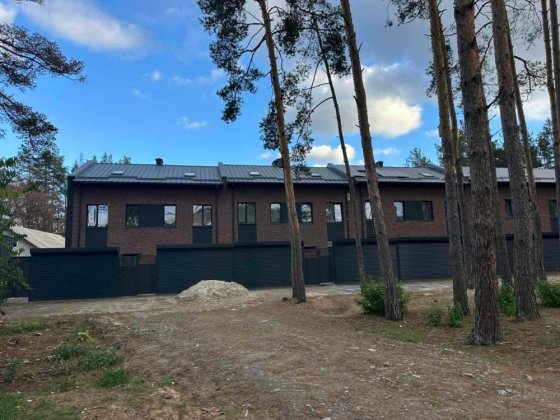 Кутовий таунхаус біля Центрального парку Ірпінь