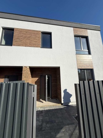 Дуплекс в Бучі з центральними комунікаціями, поруч школа №5 - фото 1