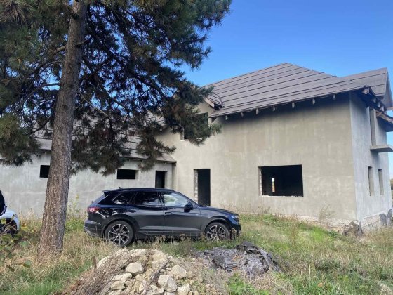 Большой дом у реки Лозоватка.