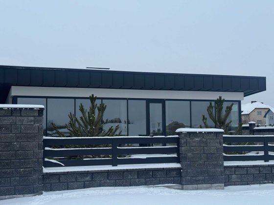 Будинок з фальцевим дахом та панорамним заскленням 75м² та 4со є-Оселя Ровно