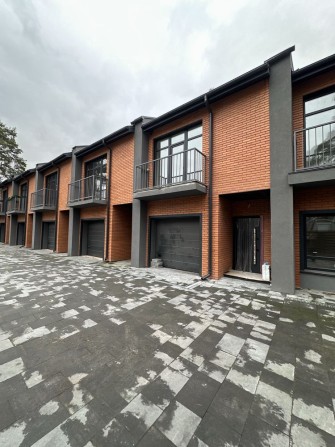 Таунхаус в центрі міста . Всі центральні комунікації ! - фото 1